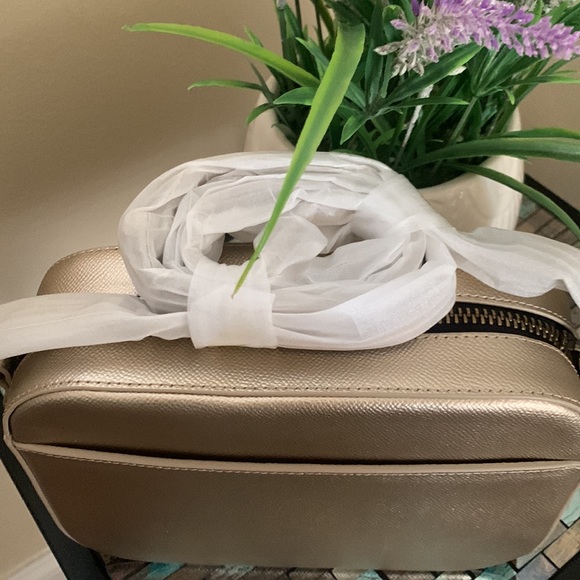 Kurt Geiger London Richmond Crossbody Bag
Kurt Geiger London - Picture 6 of 13